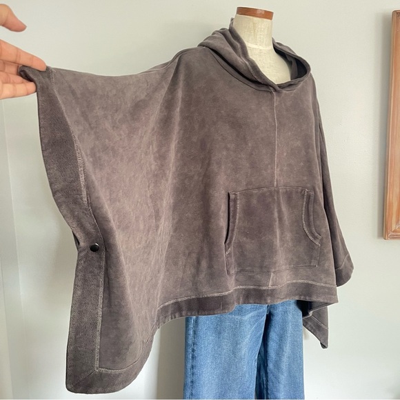Sundance stone Gray Poncho style oversized hoodie size Small NWOT rare - Picture 4 of 6